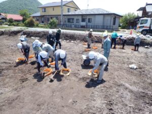2022年5月15日の夜、コロンビアのボゴタで見られるブラッドムーン月食の合成画像。 Perla Bayona/Long Visual Press/Universal Images Group via Getty Images